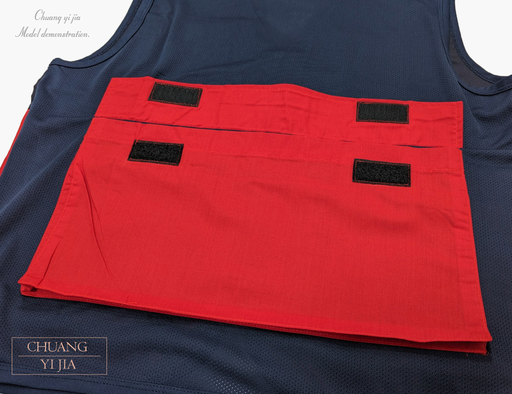 創e家團體服-多功能工作背心-洞洞布 訂製款 拉鍊 丈青配紅 背面立體口袋