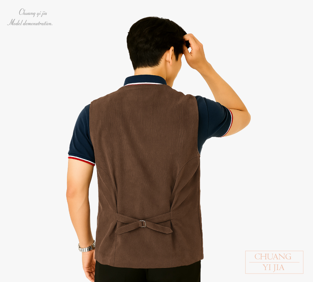 創意家團體服-服務背心訂製|尖擺釦子|加內裡腰貼袋-咖啡色-背面示意