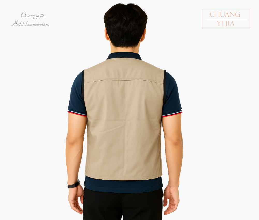 創意家團體服-多功能工作背心｜訂製款 拉鍊｜卡其滾黑-背面示意