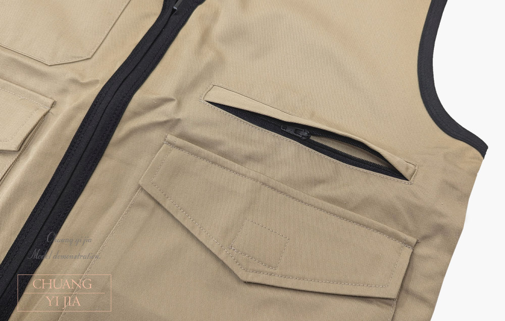 創意家團體服-多功能工作背心｜訂製款 拉鍊｜卡其滾黑-拉鍊暗袋