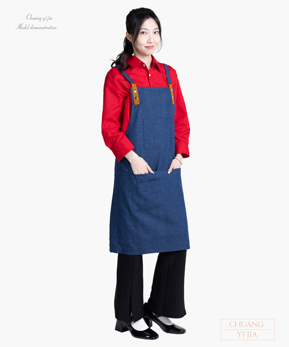 創e家團體服-吊帶圍裙/日式圍裙 牛仔藍配咖啡-側面