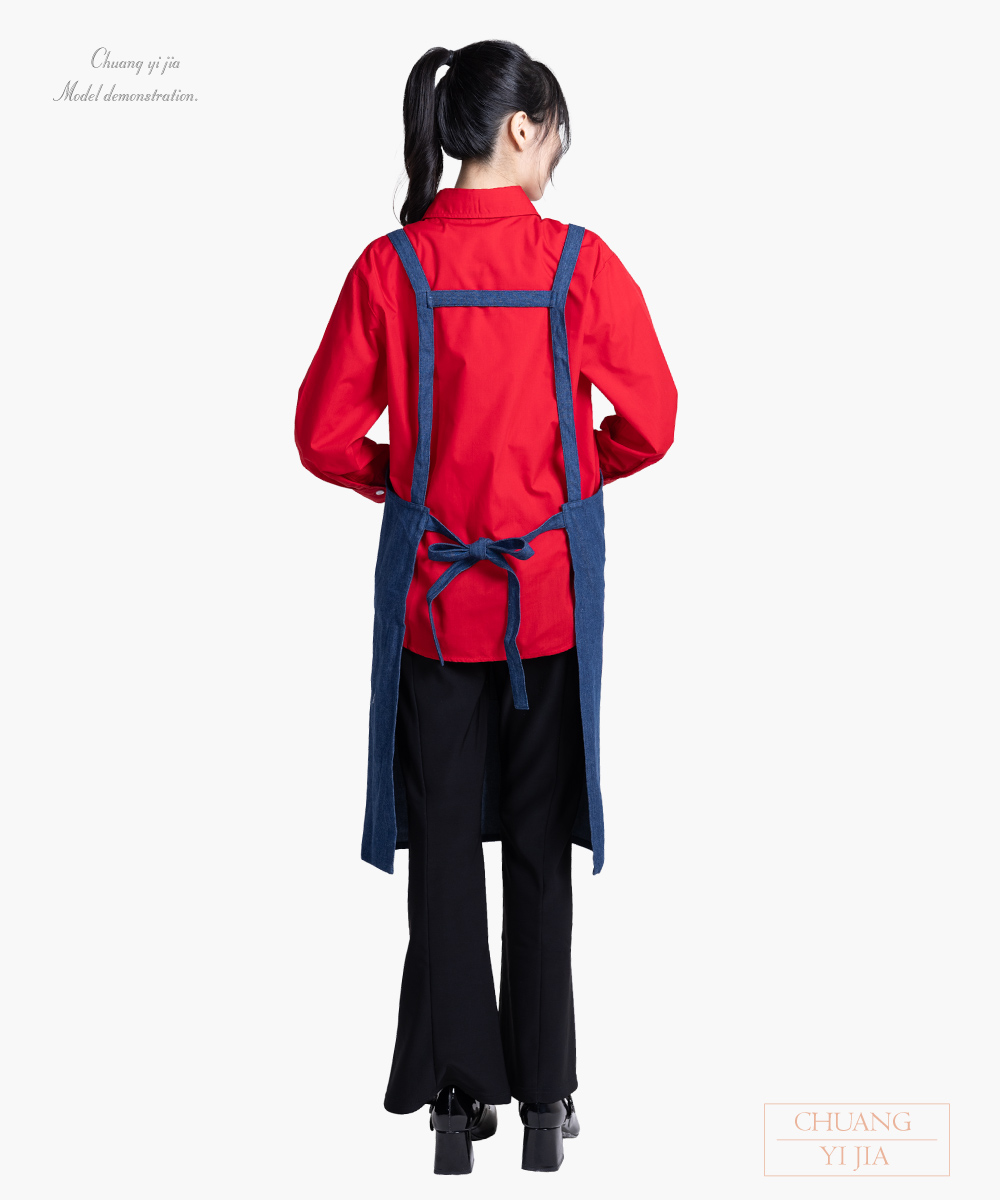 創e家團體服-吊帶圍裙/日式圍裙 牛仔藍配咖啡-背面