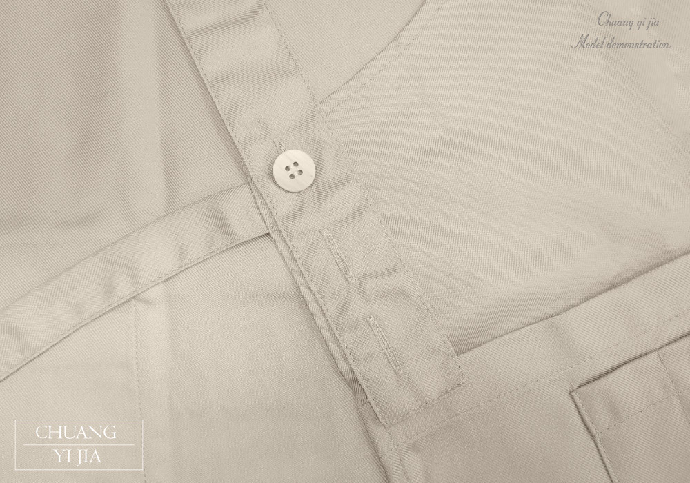 創意家團體服-安親班員圍裙/日式風格/下擺開岔造型款-卡其-背面調節釦