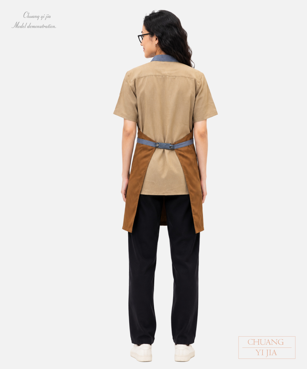創意家團體服-職人圍裙|咖啡廳繞頸工作圍裙|四合扣可調款|咖啡配灰 背面示意