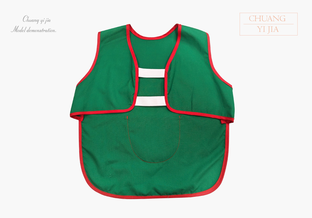創e家團體服-幼兒園圍兜 無袖 訂製款 綠配紅 背面平拍