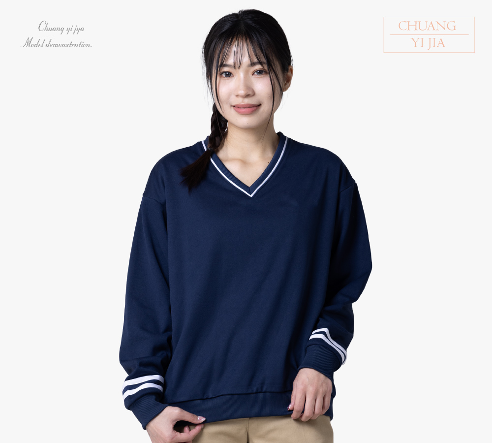創e家團體服-大學T中性訂製-V領丈青配白-正面