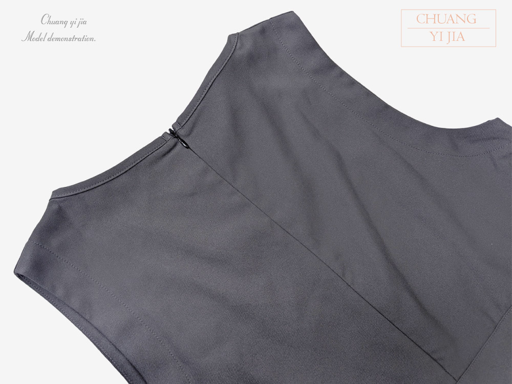 創e家團體服-客製化合唱團服 樂團服訂做 表演服訂製 洋裝 灰配金釦 後領隱藏式拉鍊