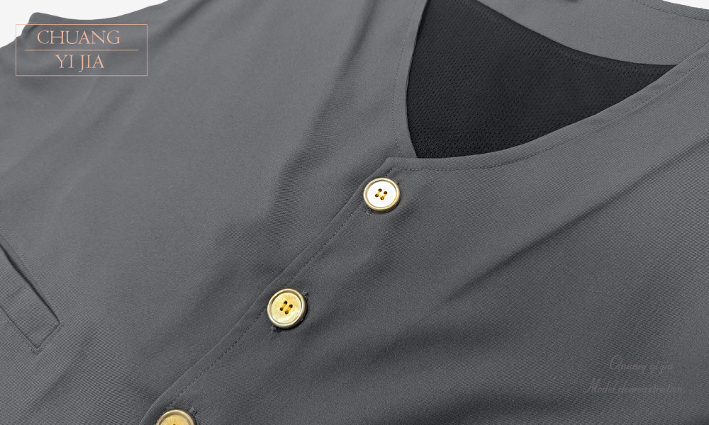 創e家團體服-客製化合唱團服 樂團服訂做 表演服訂製 背心 灰配金釦 背心領子