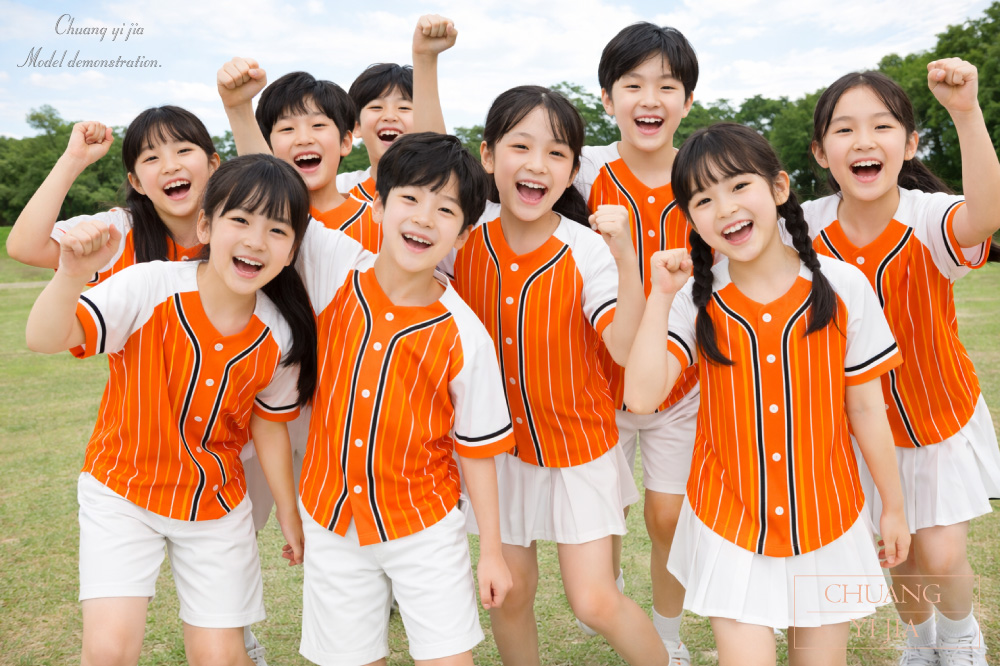 創意家團體服-棒球服昇華訂製款-桔配白-情境示意