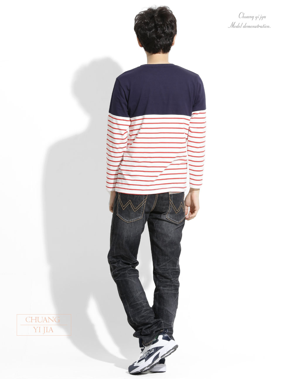 創e家團體服-T恤訂製款接片造型長袖中性-丈青接紅白條 背面