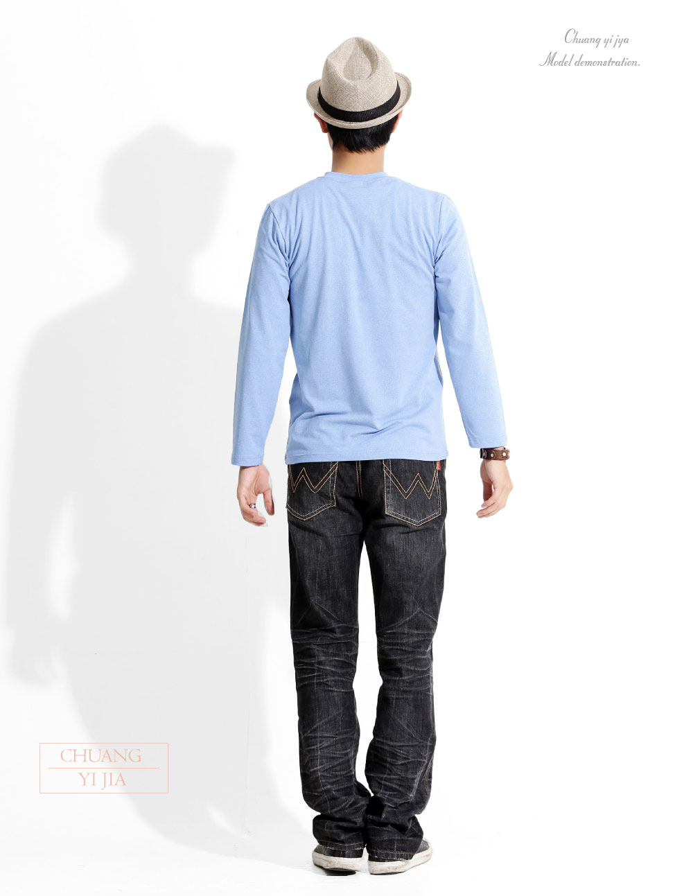 創e家團體服-T恤訂製款有口袋v領素面長袖中性-水藍 背面