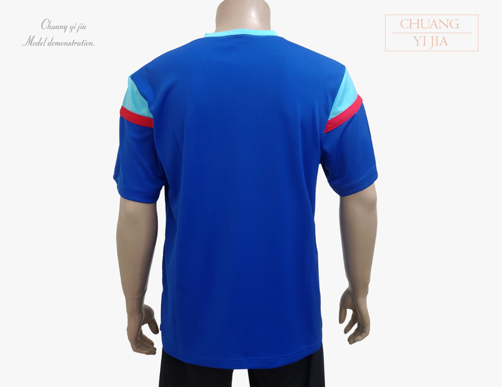 創e家團體服-T恤 訂製 V領短袖 中性 寶藍配天藍紅-背面